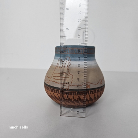 Native American Navajo Vase Handmade - Picture 8 of 9